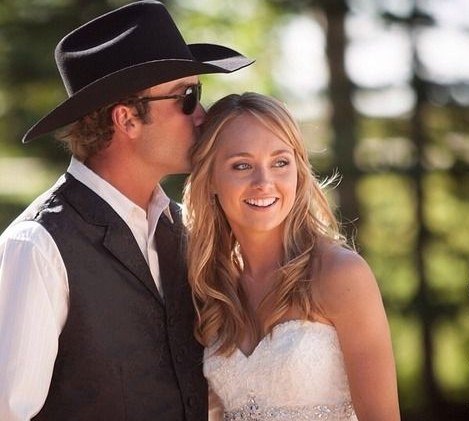 Amber Marshall in wedding dress with her husband, Shawn Turner
